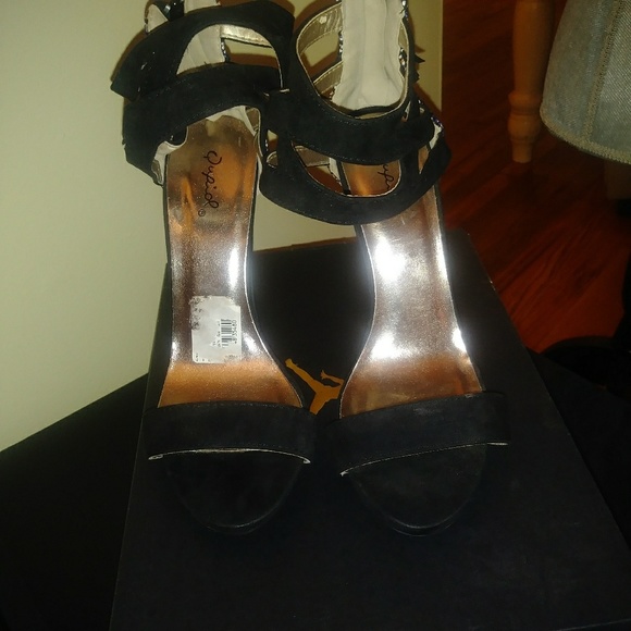 Shoes - Picture 2 of 5